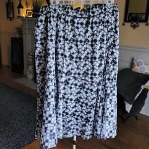 NWT Lane Bryant sz 18 / 20 black /white geometric skirt
